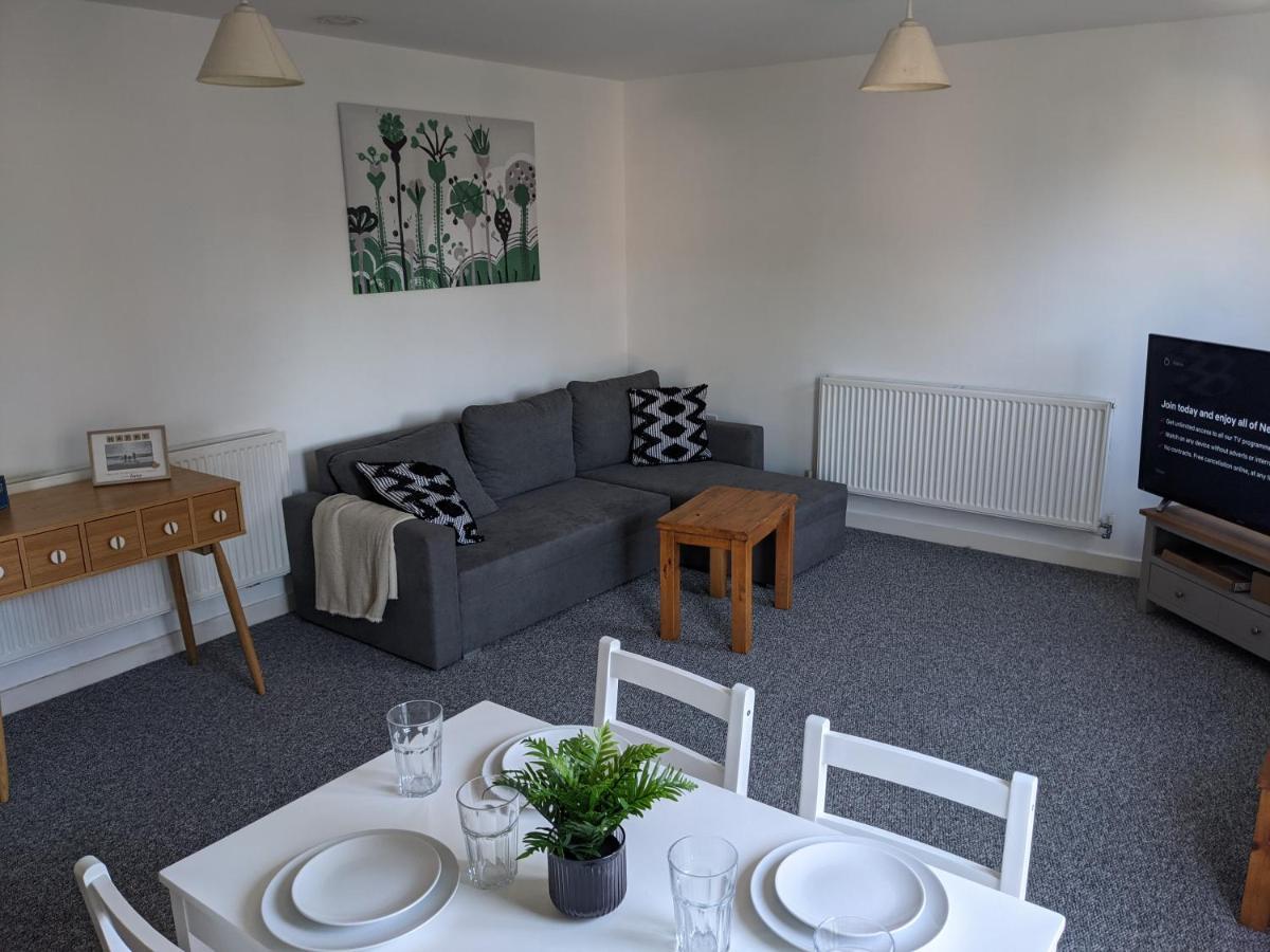 Simple 2-Bedroom 1.5 Bath Apartment In Thornhill Southampton Bagian luar foto
